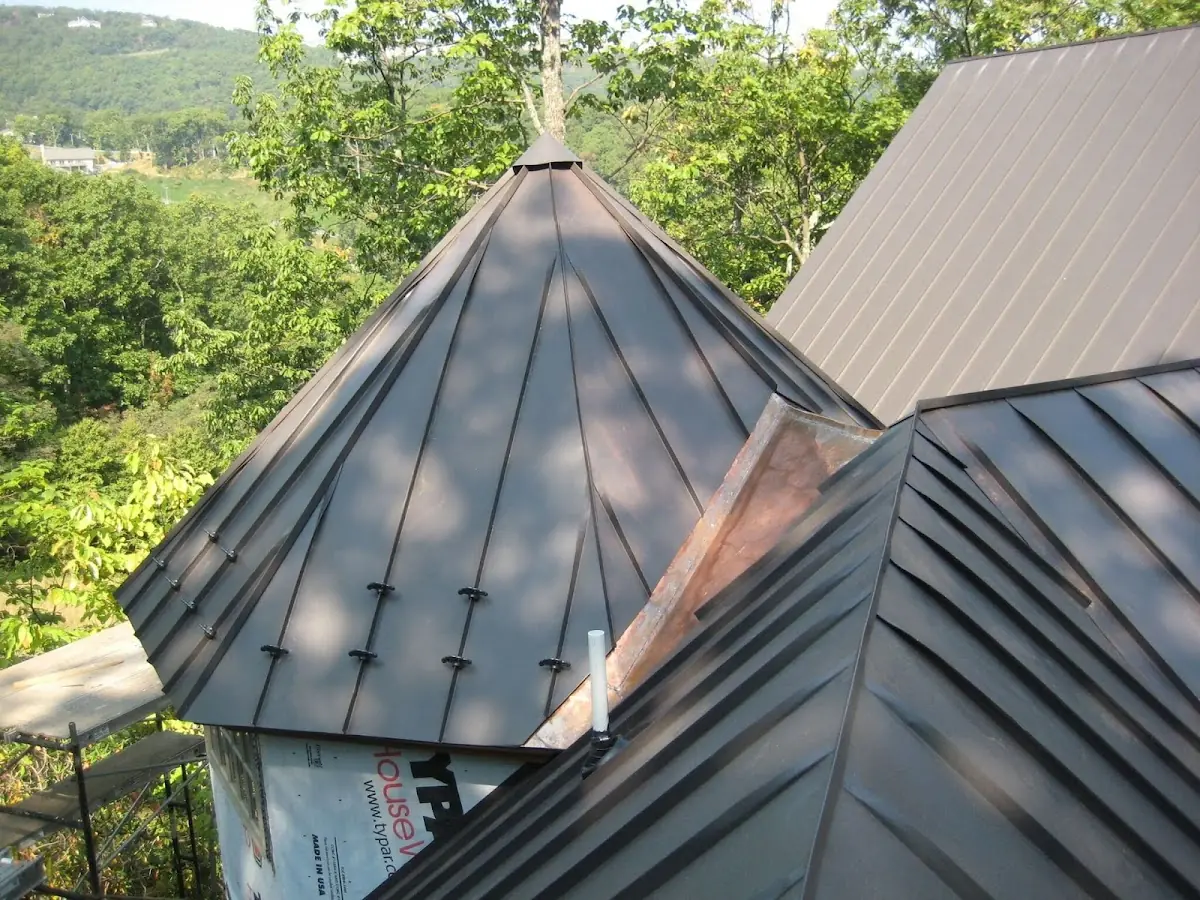 Professional Roof Tarp Installation by Craftsman Roofing in Currytown